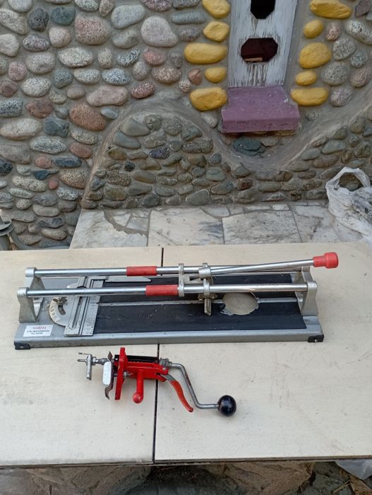 Кафелерезка в хорошем состоянии