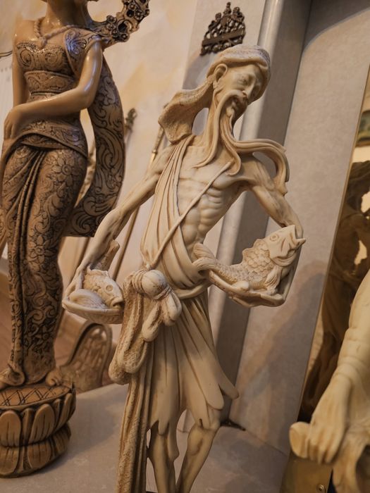 Statuete rasina f frumoase
