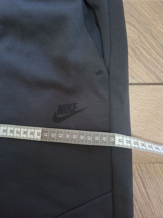 Pantaloni Nike pentru bărbați ,nou cu etichetă,de culoare gri