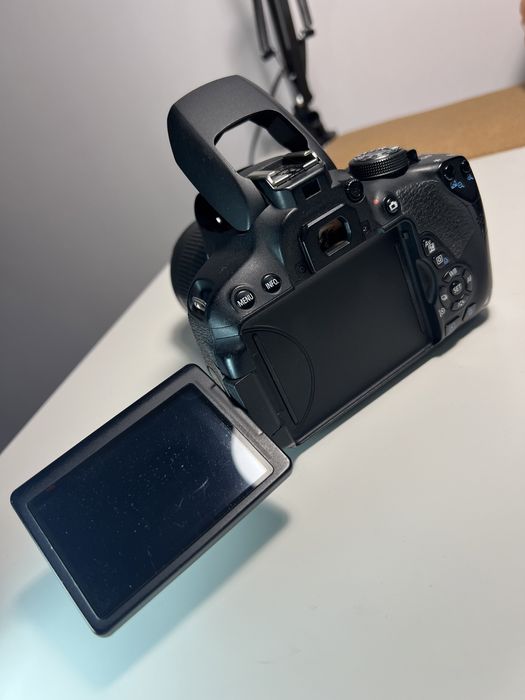 Canon EOS 700D DSLR + обективи  18-55mm & 55-250mm, 3 батерии,