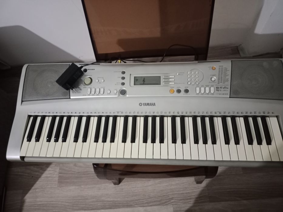 Синтезатор Yamaha PSR-E303