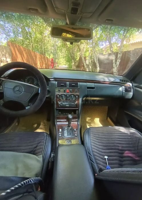Продам мерседес 210