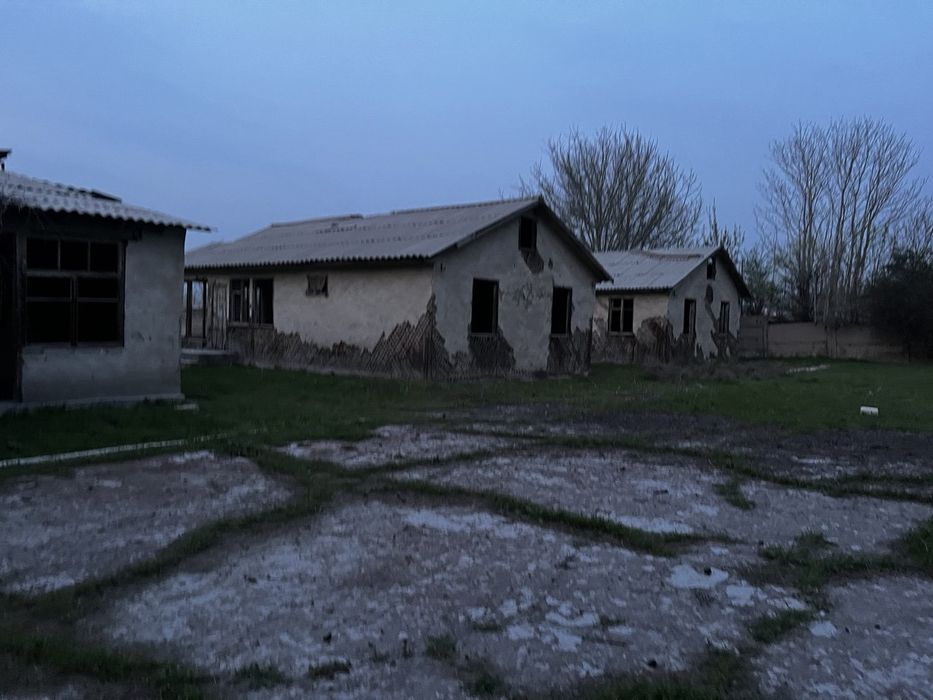 Noturar er binolari bn sotiladi er maydoni 2.5 gektar