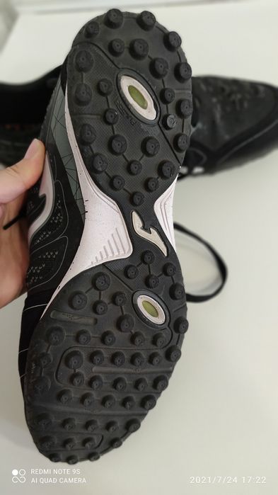 Бутсы футбольные