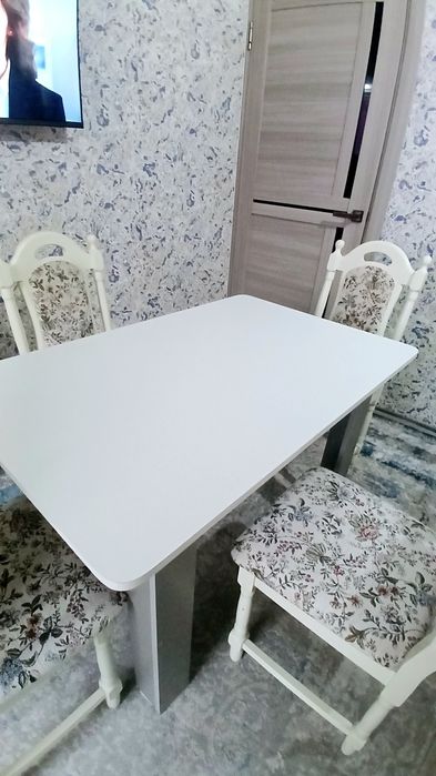 Стол белый новый 110×75×70