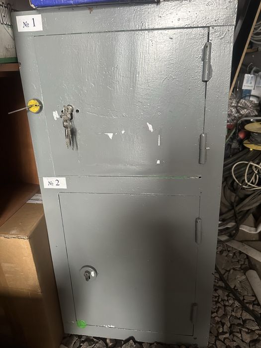 Продаю металлические сейфы