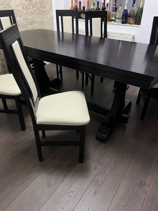 Masă eleganta din lemn masiv