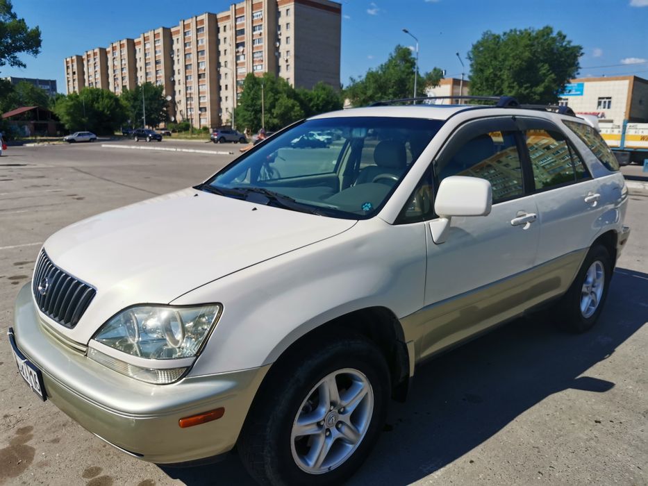 Продам машину Lexus RX300