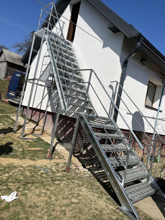 Scări metalice zincate