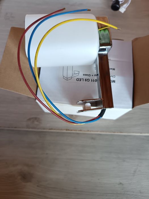 Лед лампа за огледало