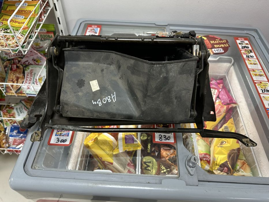 Продам бардачек на ауди 80б4