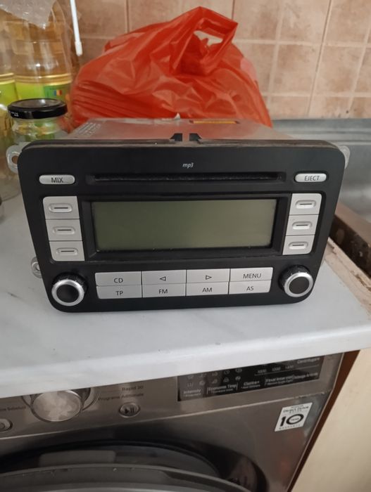 Vând Radio CD Player original Volkswagen, model RCD 300 MP3