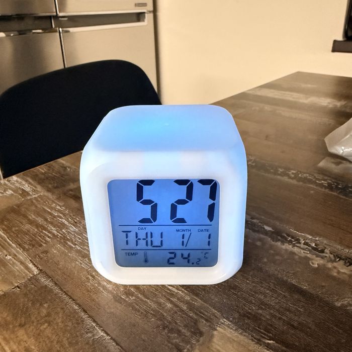 Ceas patrat LED cu termometru!