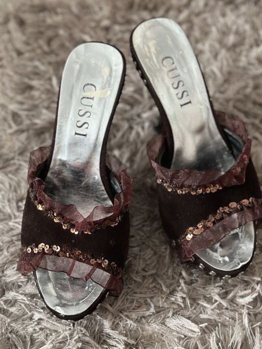 Босоножки на танкетке