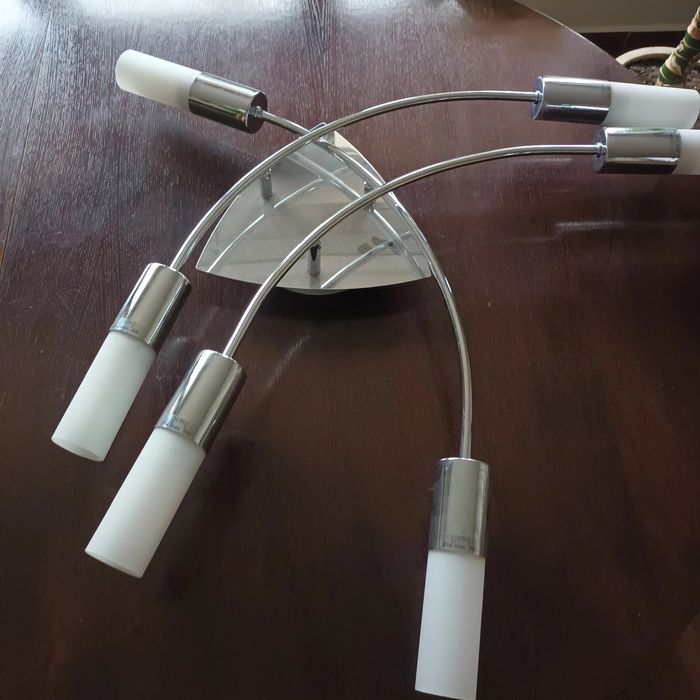 5. aplice de perete - 50 lei bc. sau 200 lei (5 bc)și 3 lustre 70 lei