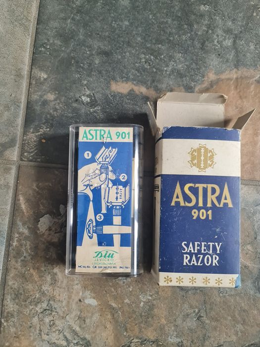 Aparat de ras Astra 901