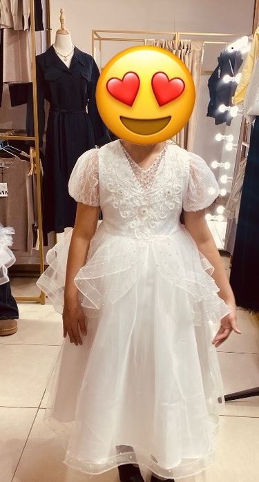 продам красивое бальное платье на девочку