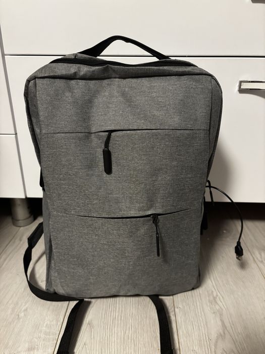 Rucsac cu port usb
