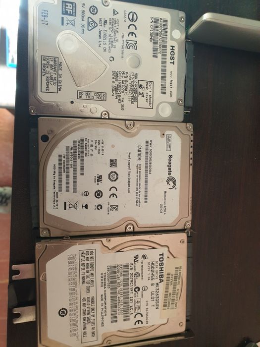 Продавам хард дискове