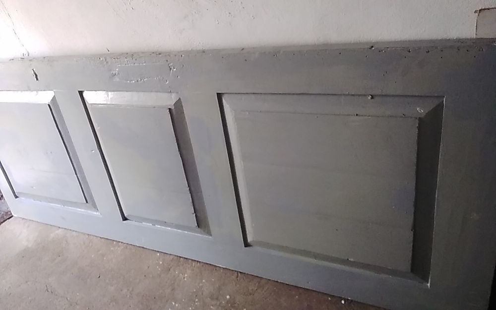 Продаем   двери  сталь  СССР, и дерево.