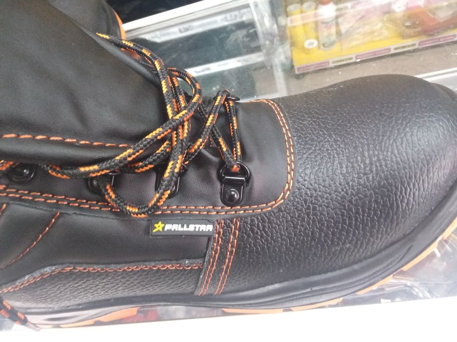 Нови работни обувки