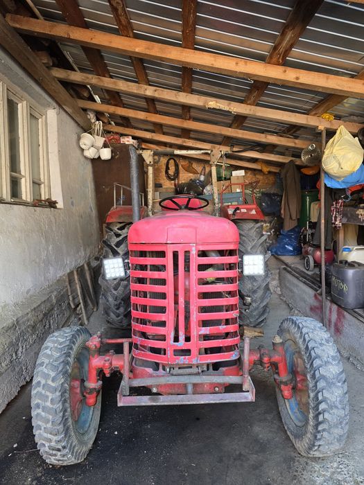 Vând tractor McCormick