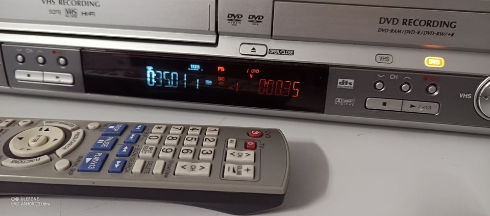 Panasonic combo VHS-DVD recorder in stare perfecta cu telecomanda