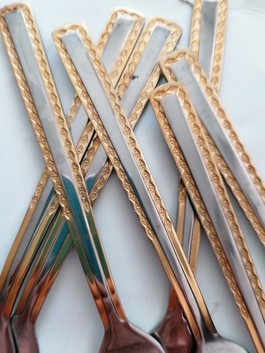 Чинии и позлатени прибори