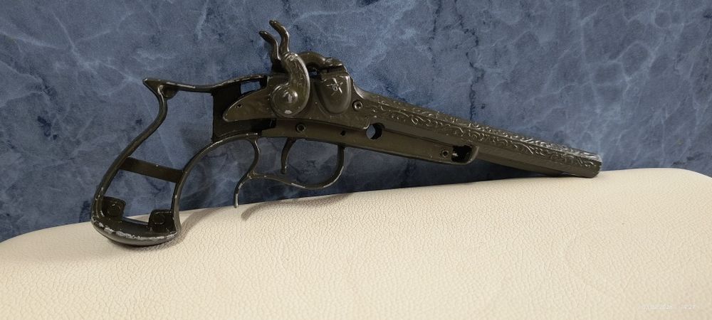 Реплика на двуцевен капсулен пистолет