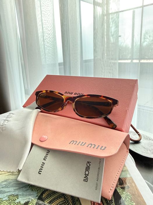 Луксозни дамски слънчеви очила miu miu