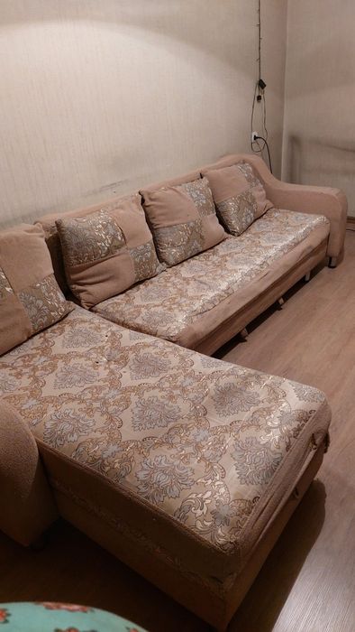 Отдам даром диван, стол