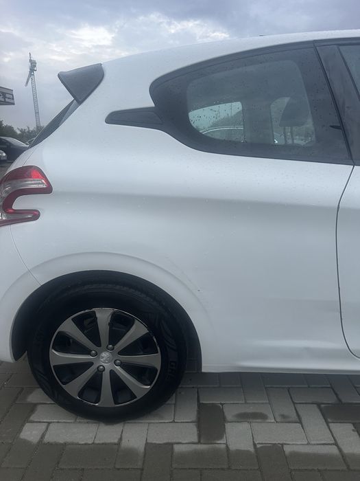 Peugeot 208 1.4 diesel 2012 in 3 usi cutie automata (robotizata)