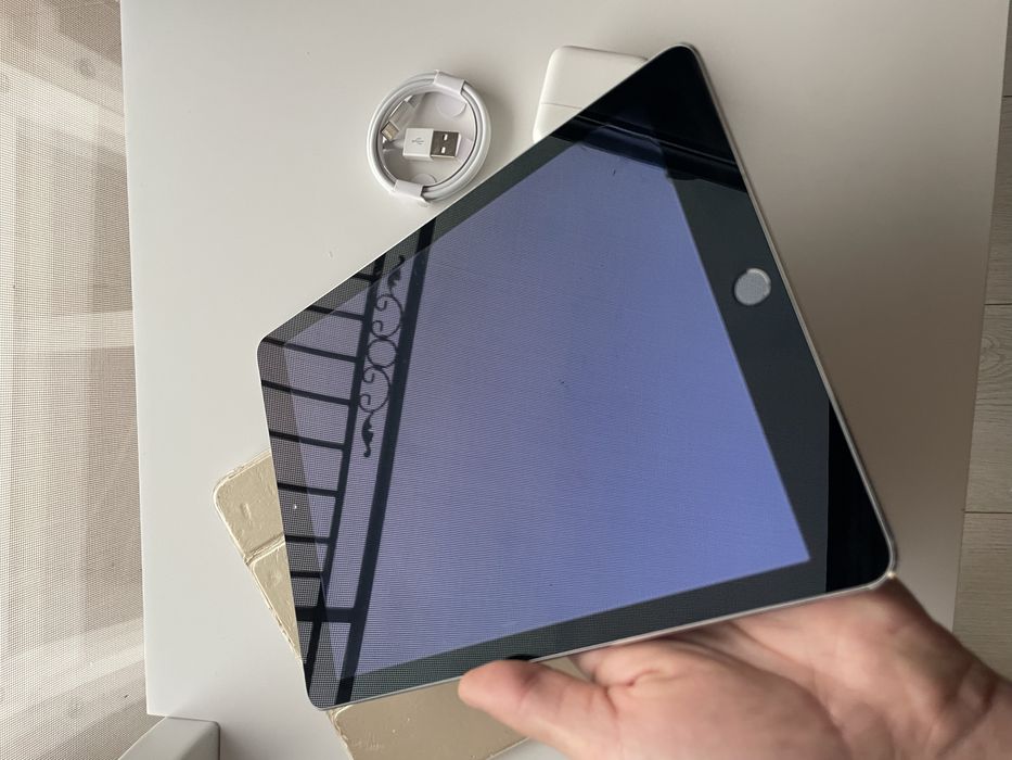 • Ipad Air • 16gb • BATERIE 97% •