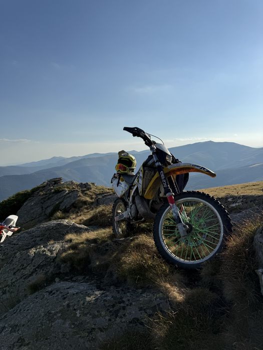 Vand cross GasGas motor de 200 in 2 timpi motorul este foarte bun