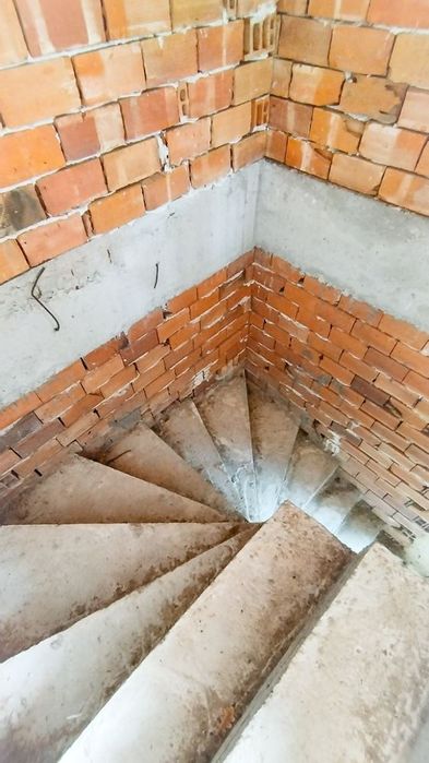 Къща в Ловеч, област-с.Скандалото площ 261 цена 120675