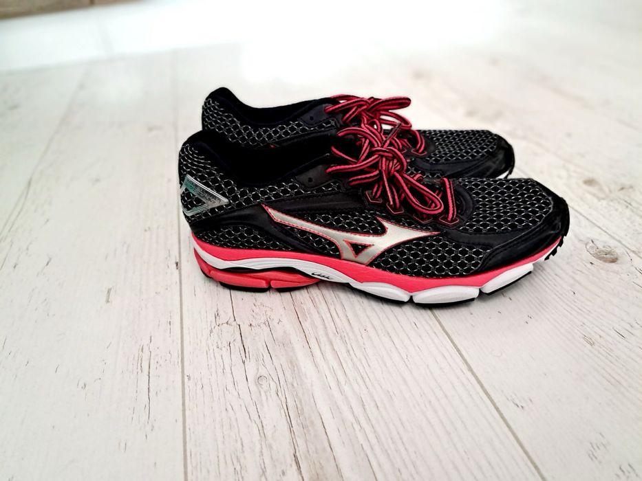 Mizuno Wave ultima 7 ориг.маратонки НОВИ!!!