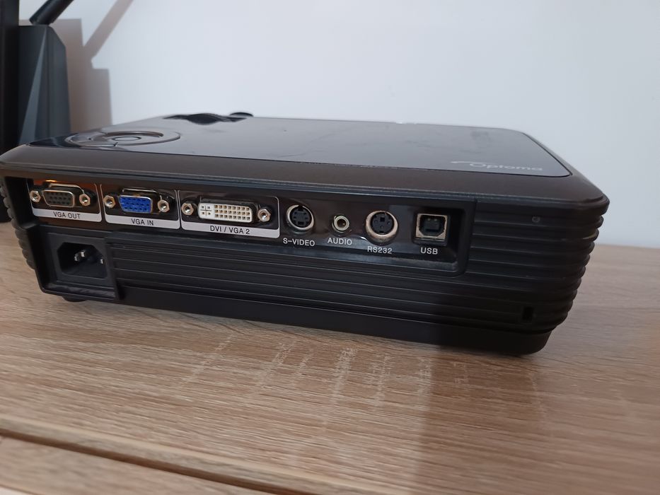 Vând Videoproiector Panasonic și Optoma