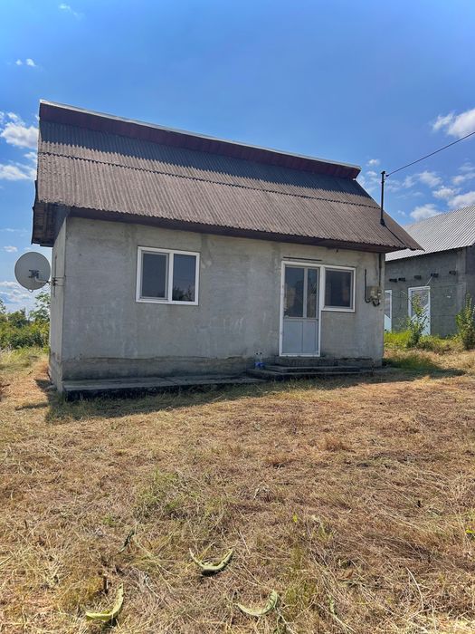 Casa cu teren de vânzare
