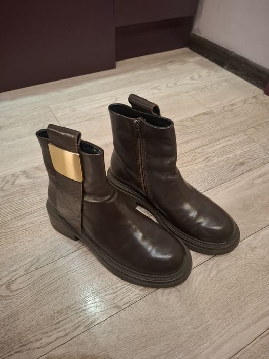 Елегантни дамски боти