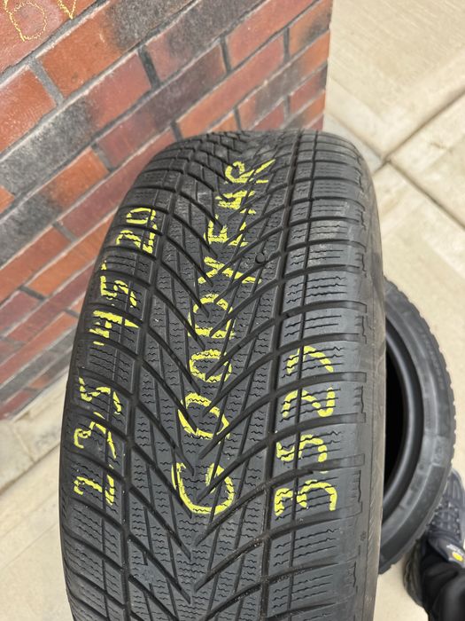 Goodyear 235 45 20 зимни 2 броя дот 3523