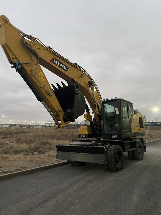 Колесный экскаватор LOVOL FW215F