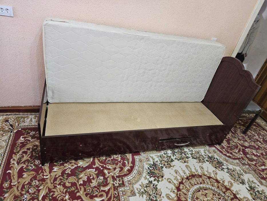 Продаётся кровать односпальная