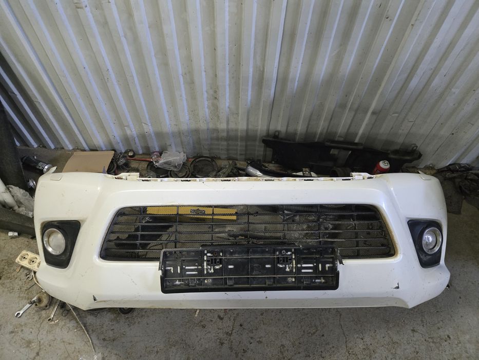 Бампер Тайота Хайлюкс