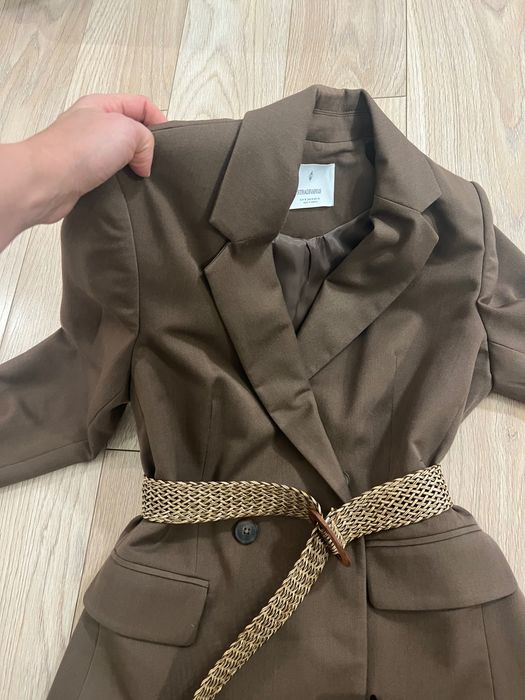 Vând un sacou de vascoza Stradivarius