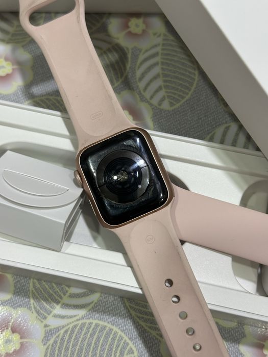 Часы Apple Watch 4