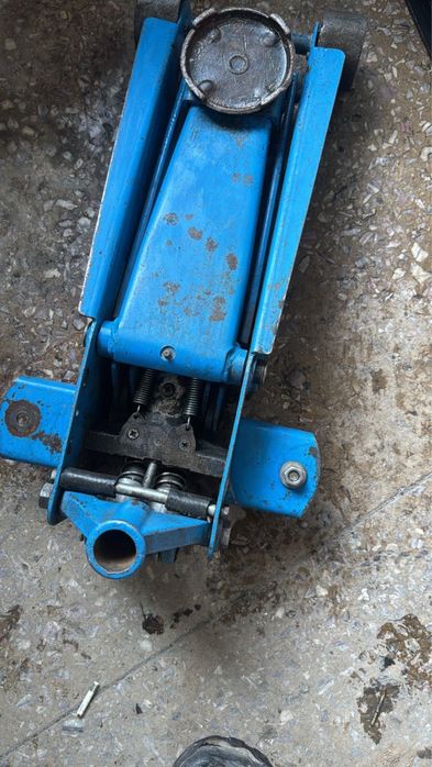 Продам 3 тонный домкрат