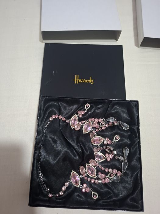 Луксозен комплект бижута Harrods (Колие и обеци/аксесоари) с розови кристали и оригинална кутия