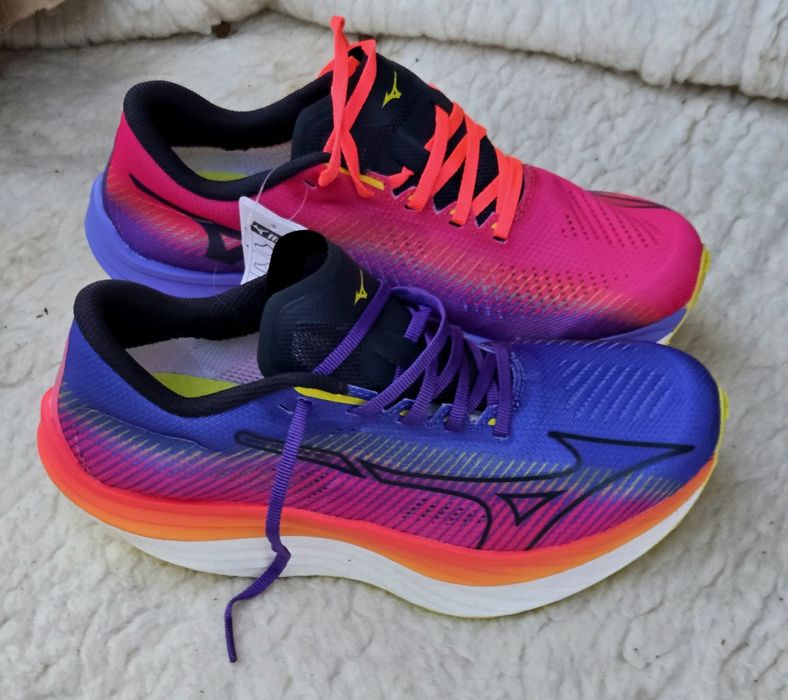 Mizuno оригинални дамски сникърси нови 38 номер