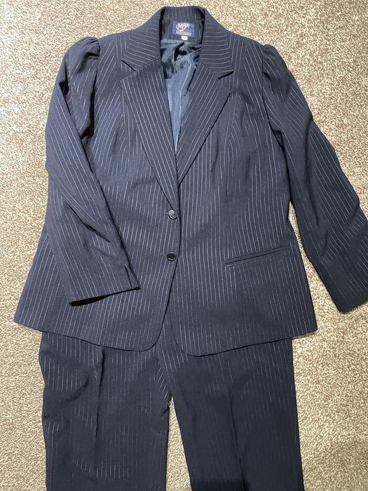 Костюм  женский брючный  размер 56( киргизия)