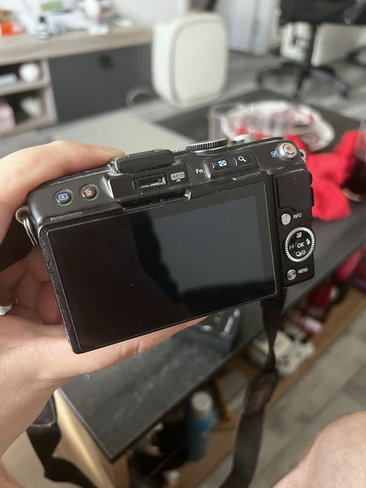 Olympus E-PL5 - Aparat Foto Mirrorless Compact - Obiectiv 14-42mm - Baterie Nouă
